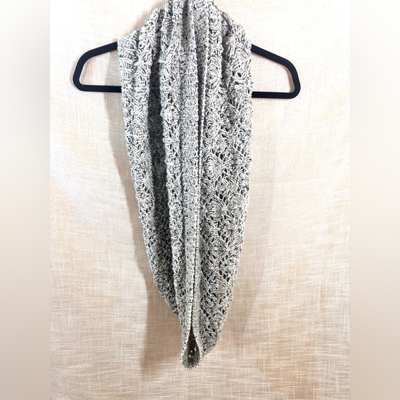 Speckled knitted loop scarf. Grey with burnt orange and black. - Picture 4 of 8